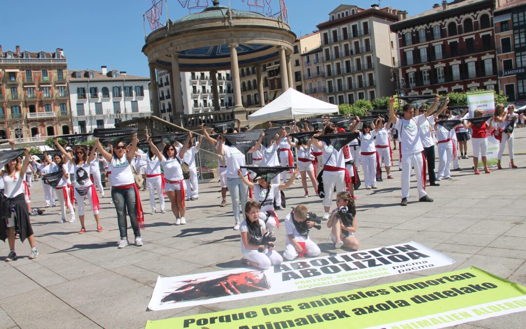 Pañuelo negro en San Fermín: ¡Por unas fiestas sin maltrato!