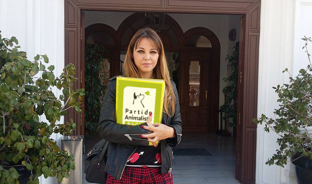 PACMA entrega 6.000 firmas al Ayuntamiento de Mijas por el fin de los burro taxis
