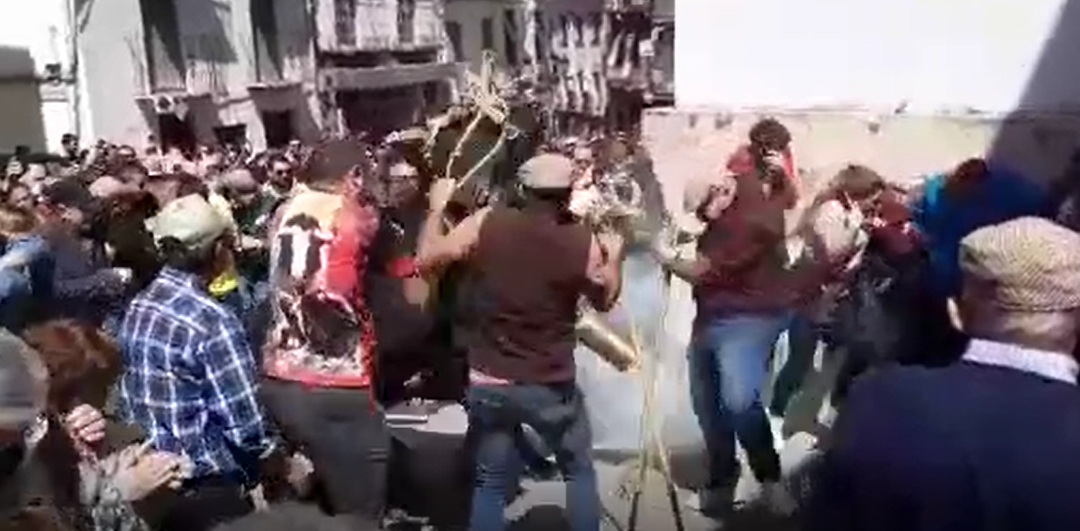 Un explosivo detona junto a dos toros en los festejos de Beas de Segura (Jaén)