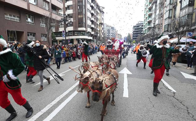 PACMA solicita al Ayuntamiento de Oviedo que no autorice el uso de renos en el desfile de Nochebuena